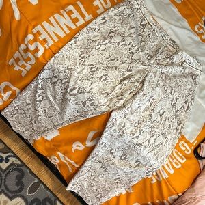 Size 8. No pets no smoking.